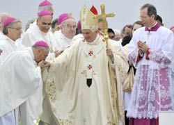 Bishops greet Pope Benedict XVI as he arrives for Mass and the beatification of Cardinal John Henry Newman at Cofton Park in Birmingham, England, Sept. 19. (CNS/Reuters)