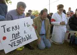People pray in support of keeping Terri Schiavo alive during a protest in this March 18, 2005, file photo. (CNS/Reuters)