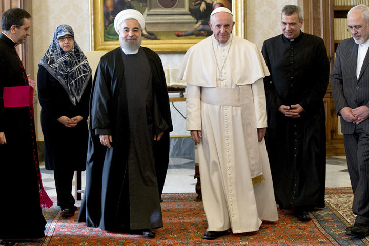 Iran President Hassan Rouhani walks with Pope Francis at the Vatican on Jan. 26, 2016. (Reuters/Andrew Medichini/Pool)
