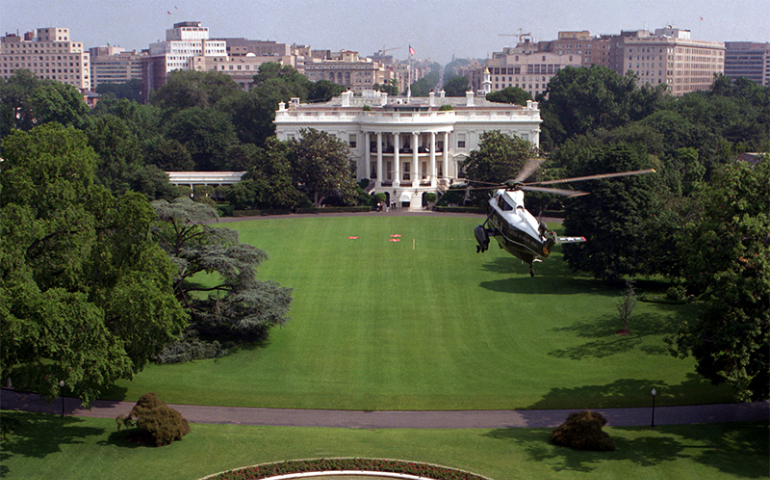 Marine One arrives on the South Lawn of the White House in 2009. (Creative Commons/DOD/C.M. Fitzpatrick)