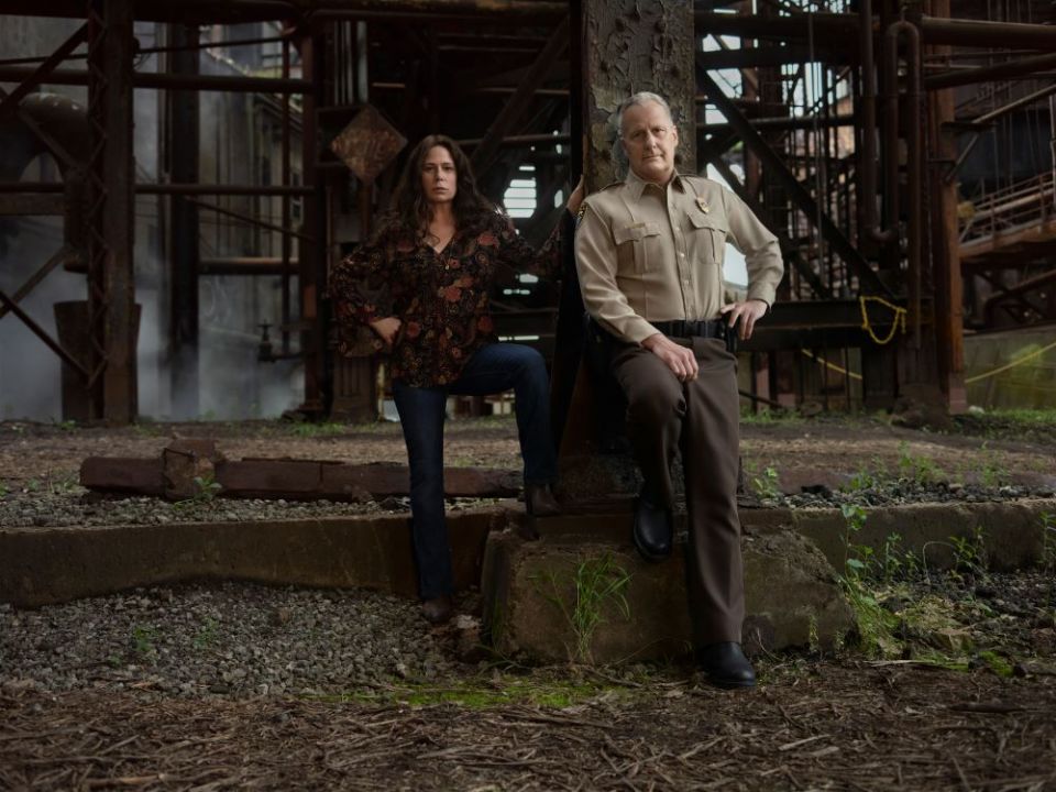 Maura Tierney and Jeff Daniels star in "American Rust," based on a 2009 novel of the same name and streaming on Showtime. (SHOWTIME/Matthias Clamer)