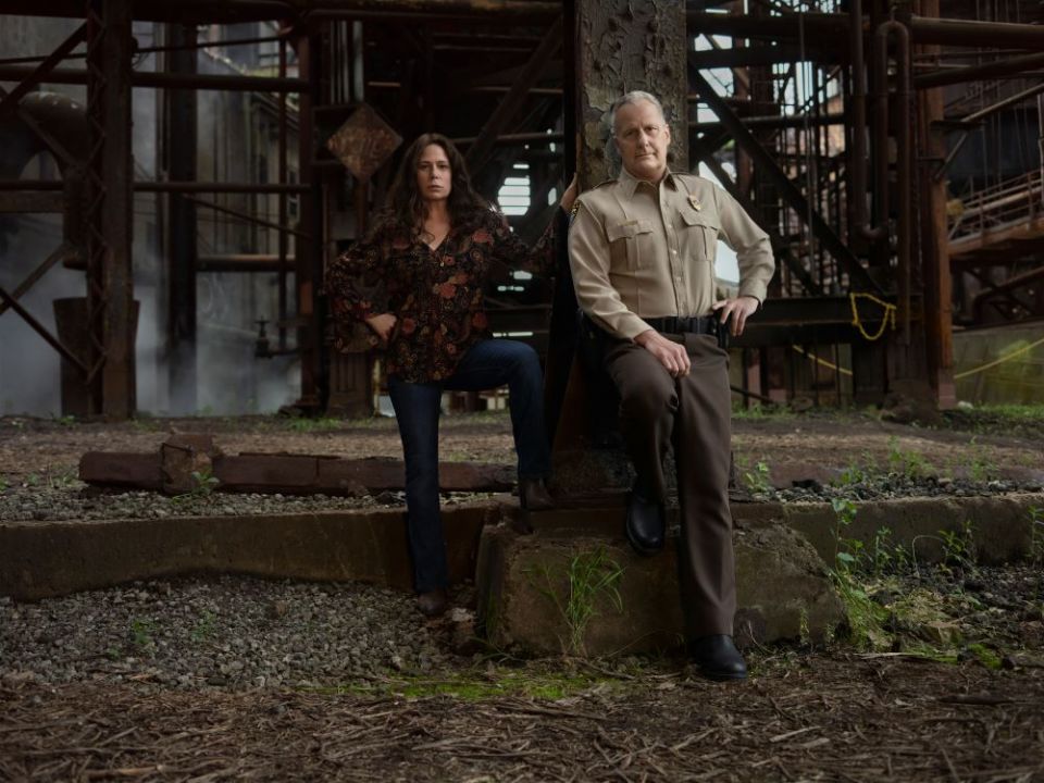 Maura Tierney and Jeff Daniels star in "American Rust," based on a 2009 novel of the same name and streaming on Showtime. (SHOWTIME/Matthias Clamer)