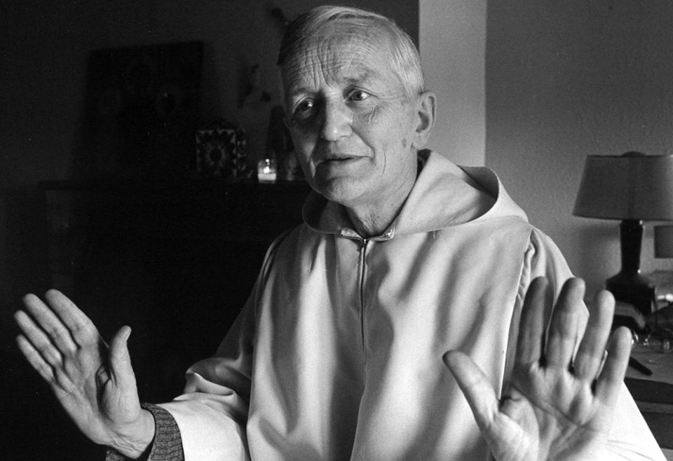 El hermano Roger Schutz, una de las principales figuras ecuménicas del siglo XX y fundador de la comunidad de Taizé, se ve en esta foto de archivo de 1982.  (CNS/Reuters)