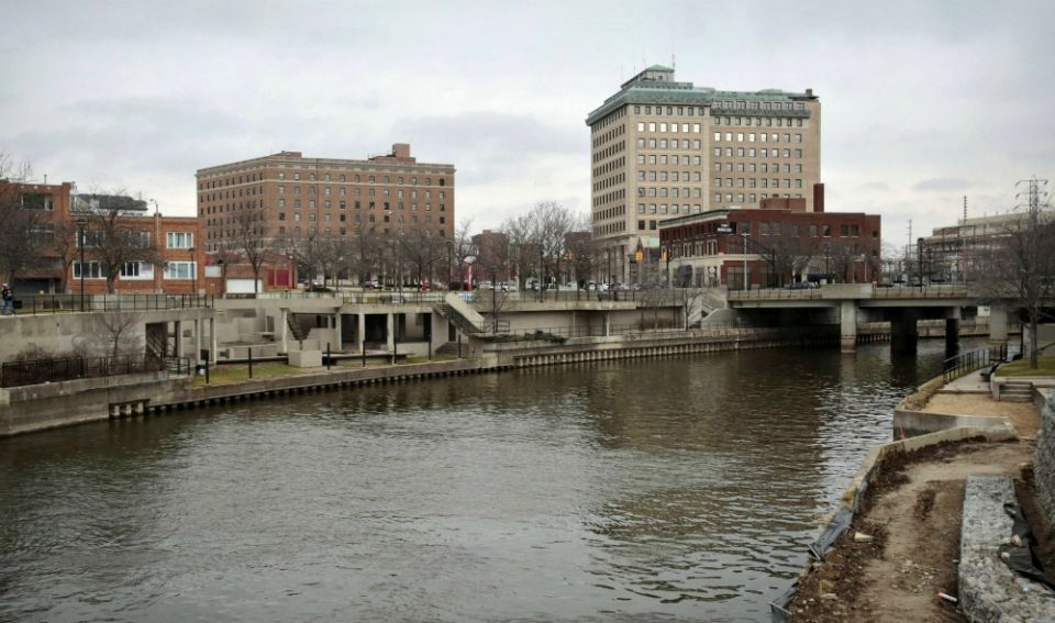 Flint River flows through downtown Flint, Michigan, in December 2015. (CNS/Reuters/Rebecca Cook)