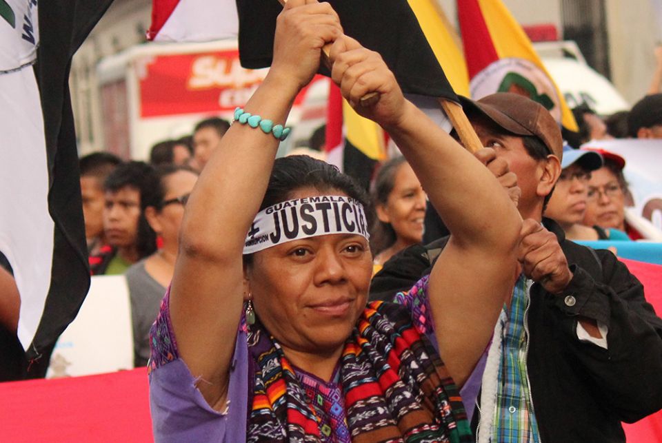 Aura Lolita Chávez Ixcaquic: "No es como se dice a nivel internacional, que somos 'olvidados': no somos 'pueblos olvidados', sino 'odiados'. El estado nos odia porque defendemos nuestra vida a través de la organización". (Cortesía Consejo de Pueblos K'ich