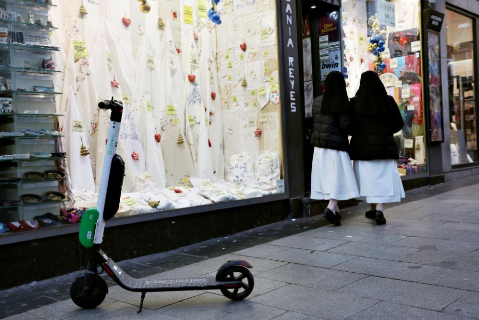 Women religious walk in Madrid Dec. 4, 2018. (CNS/Reuters/Susana Vera) Women religious walk in Madrid Dec. 4, 2018. (CNS/Reuters/Susana Vera)