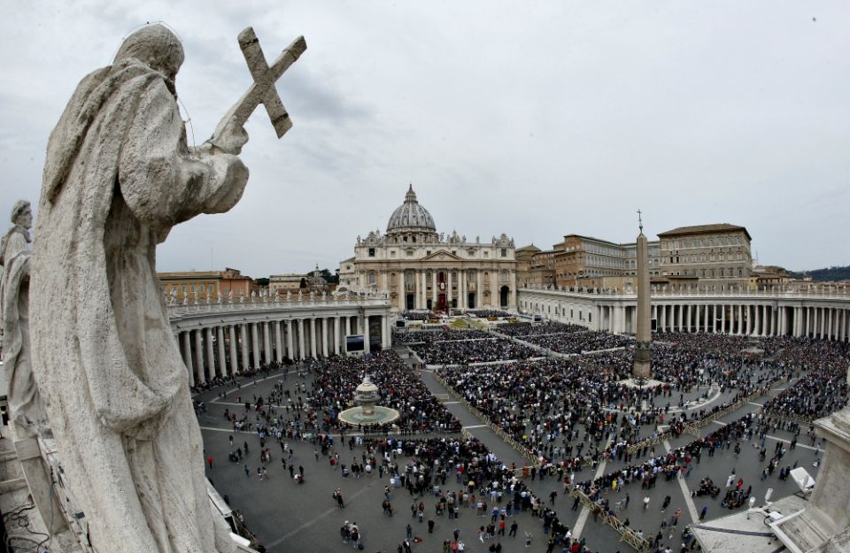 Easter Mass in St. Peter's Square at the Vatican April 21 (CNS/Paul Haring) Easter Mass in St. Peter's Square at the Vatican April 21 (CNS/Paul Haring)