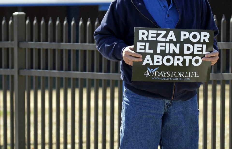 A Spanish-language sign that reads, "Pray for the end of abortion," is seen at a vigil near the entrance to a Planned Parenthood center in Smithtown, New York, March 26. (CNS/Gregory A. Shemitz) A Spanish-language sign that reads, "Pray for the end of abortion," is seen at a vigil near the entrance to a Planned Parenthood center in Smithtown, New York, March 26. (CNS/Gregory A. Shemitz)