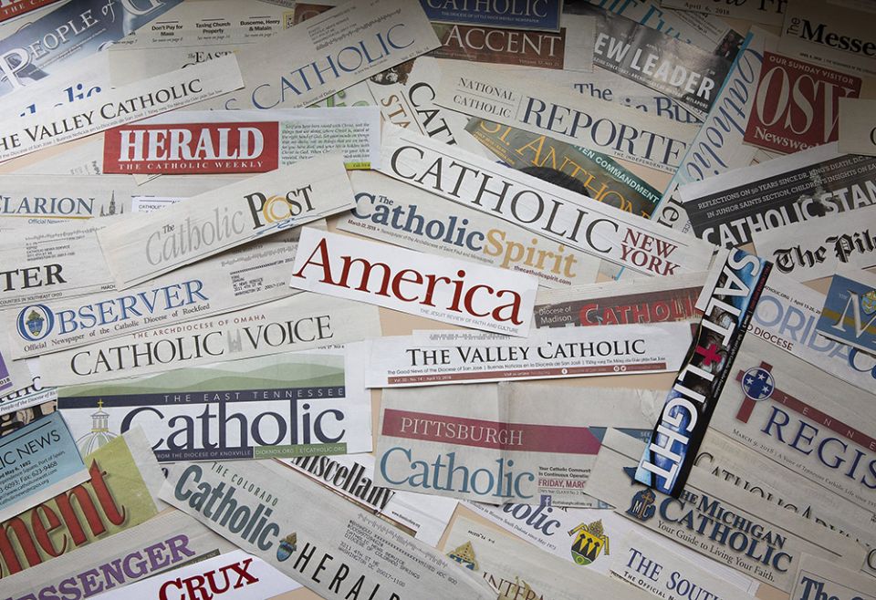 Las cabeceras de numerosos periódicos católicos se ven en esta foto ilustrativa. (CNS/Tyler Orsburn) Las cabeceras de numerosos periódicos católicos se ven en esta foto ilustrativa. (CNS/Tyler Orsburn)