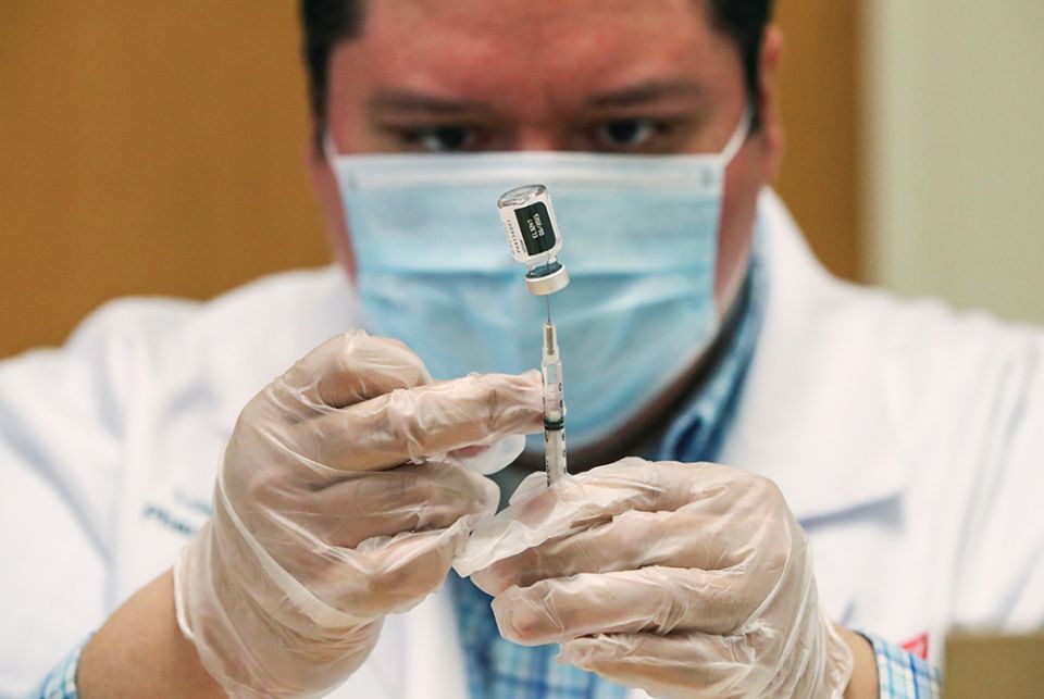 A Walgreens health care professional prepares a dose of the Pfizer-BioNTec COVID-19 vaccine Feb. 22 in Evanston, Illinois. (CNS/Kamil Krzaczynski, Reuters) A Walgreens health care professional prepares a dose of the Pfizer-BioNTec COVID-19 vaccine Feb. 22 in Evanston, Illinois. (CNS/Kamil Krzaczynski, Reuters)