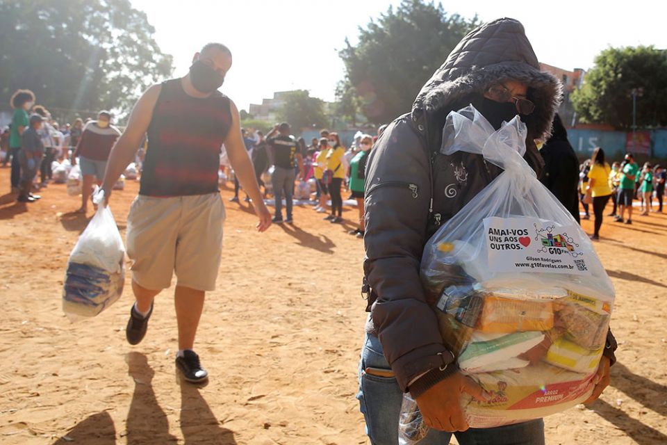 People in need receive food aid in São Paulo April 14 during the COVID-19 pandemic. (CNS/Reuters/Carla Carniel)