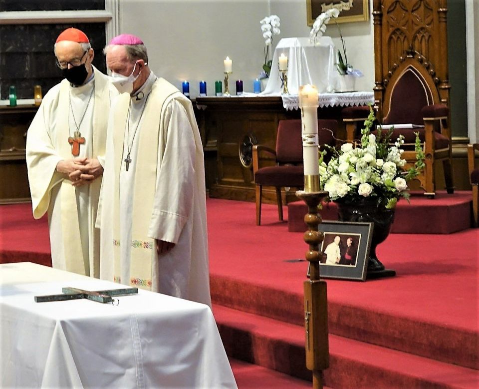 At funeral, Bishop De Roo remembered for commitment to social justice ...