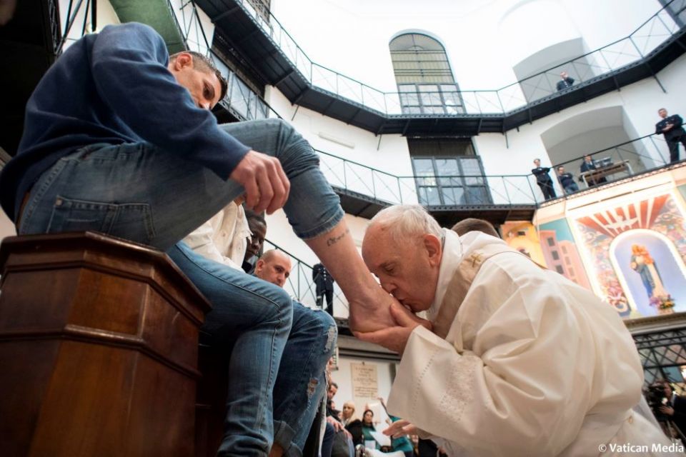 Pope Francis washes the feet of inmates on March 29, 2018, during his visit to the Regina Coeli detention center in Rome, where he celebrated the Missa in Coena Domini. 