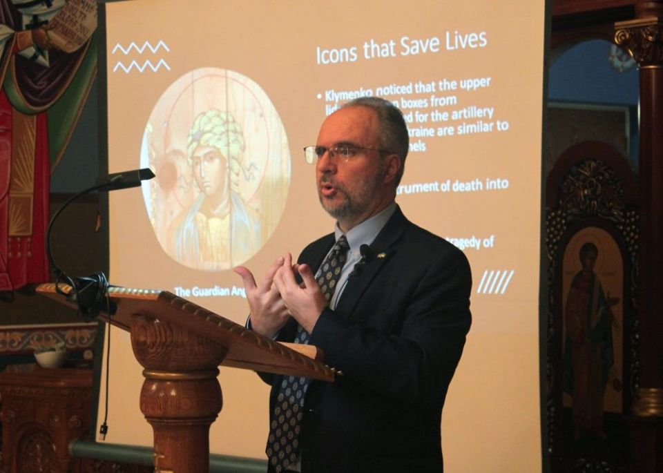 Paul Gavrilyuk, founder of Rebuild Ukraine, speaks at a fundraising event, co-sponsored by CNEWA, at Annunciation Byzantine Catholic Church in Homer Glen, Ill., March 31. (CNS/Laura Ieraci)