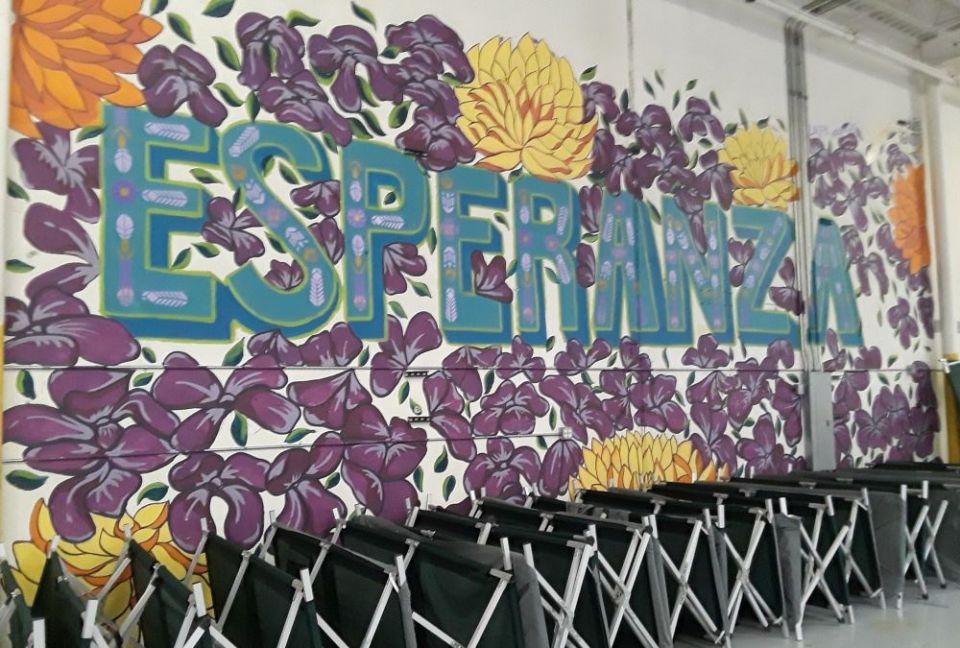 A mural at the Casa del Refugiado immigrant shelter in El Paso, Texas, reads "hope" in Spanish. (Courtesy of Pauline Hovey)