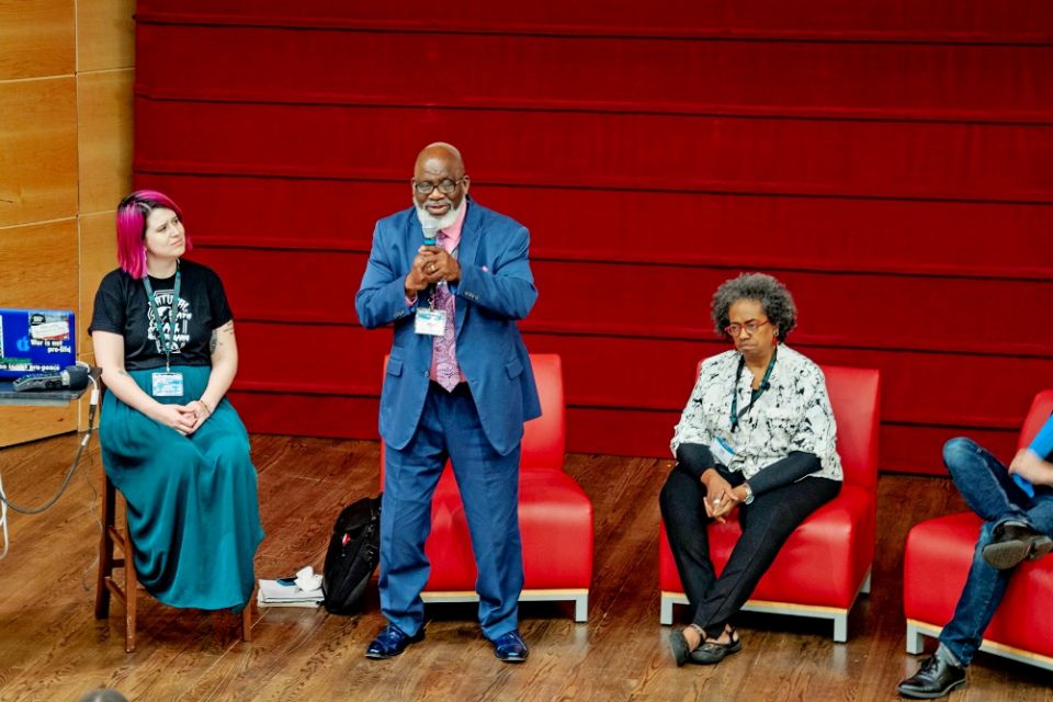 Jerry Givens speaks during a panel on "Leaving Violent Institutions" at the Rehumanize conference at Loyola University New Orleans Oct. 19. (Grace Sommerville) Jerry Givens speaks during a panel on "Leaving Violent Institutions" at the Rehumanize conference at Loyola University New Orleans Oct. 19. (Grace Sommerville)