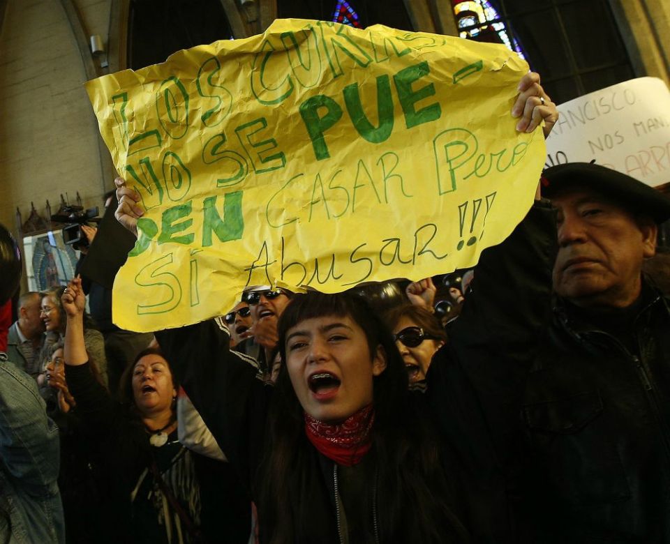 Demonstrators in Chile protest against Bishop Juan Barros Demonstrators in Chile protest against Bishop Juan Barros
