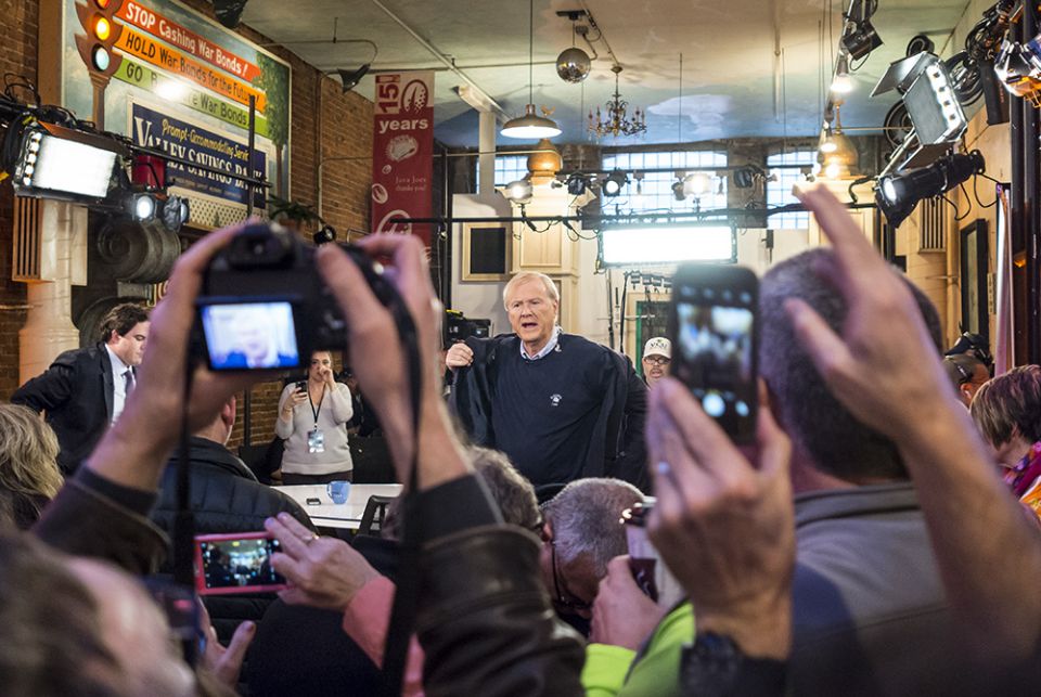 People photograph MSNBC's Chris Matthews as his show Hardball prepares to go on the air Jan. 31, 2016, from Java Joe's coffee shop in Des Moines, Iowa. (Flickr/Phil Roeder, CC by 2.0)