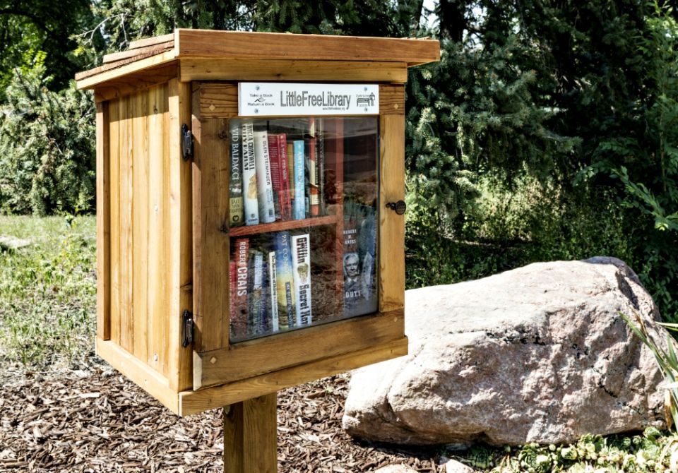 A Little Free Library is seen in Colorado Springs, Colorado. (Wikimedia Commons/Library of Congress/Carol M. Highsmith)