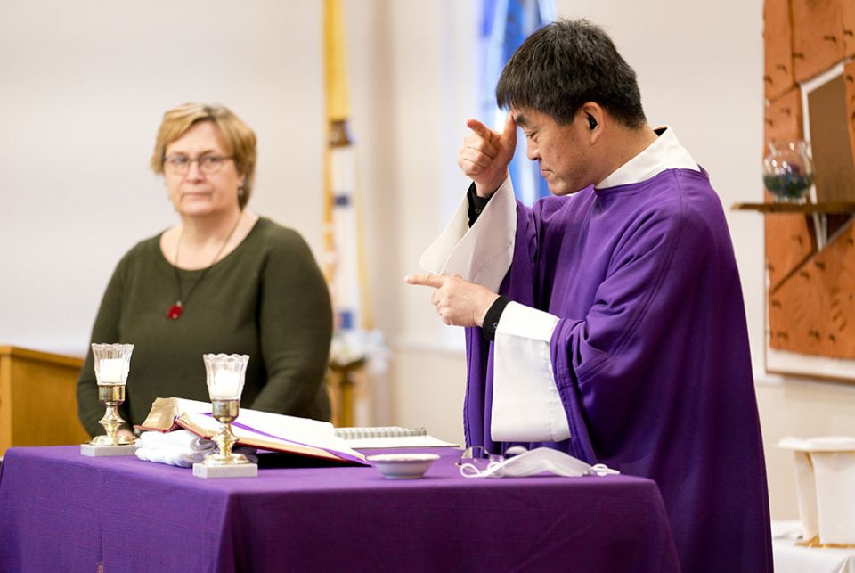 Fr. Min Seo Park signs the Mass in American Sign Language on Ash Wednesday, Feb. 17, 2021. To his left is Laureen Lynch-Ryan, the Washington Archdiocese's coordinator for deaf ministry. (Joe Portolano) Fr. Min Seo Park signs the Mass in American Sign Language on Ash Wednesday, Feb. 17, 2021. To his left is Laureen Lynch-Ryan, the Washington Archdiocese's coordinator for deaf ministry. (Joe Portolano)