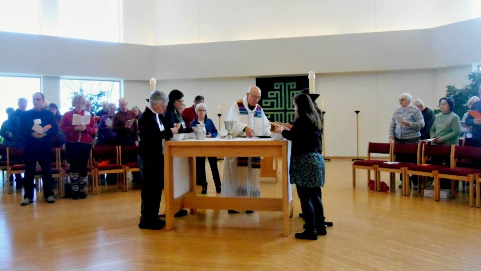 Paul Knitter presides at a service at Holy Wisdom Monastery in Middleton, Wisconsin. (NCR photo/Peter Feuerherd)
