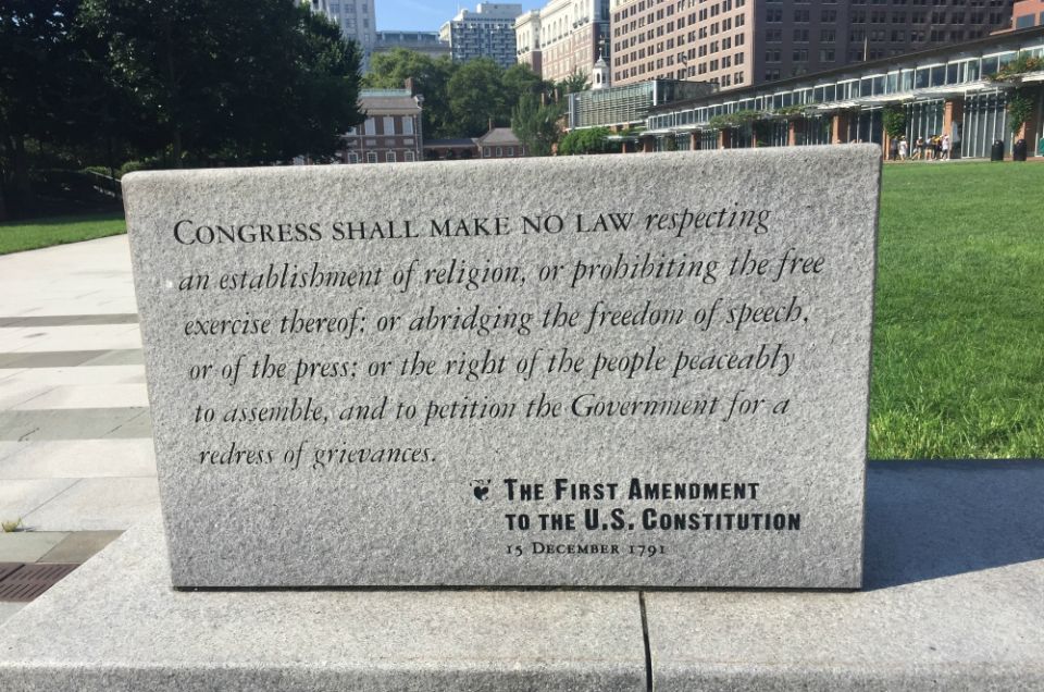 A monument to the First Amendment to the U.S. Constitution stands outside Independence Hall in Philadelphia. (Wikimedia Commons/Zakarie Faibis)