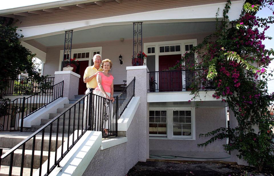 Moon Landrieu and his wife, Verna, on the steps of the family home in the Broadmoor area of in New Orleans in 2006 (AP/Judi Bottoni)