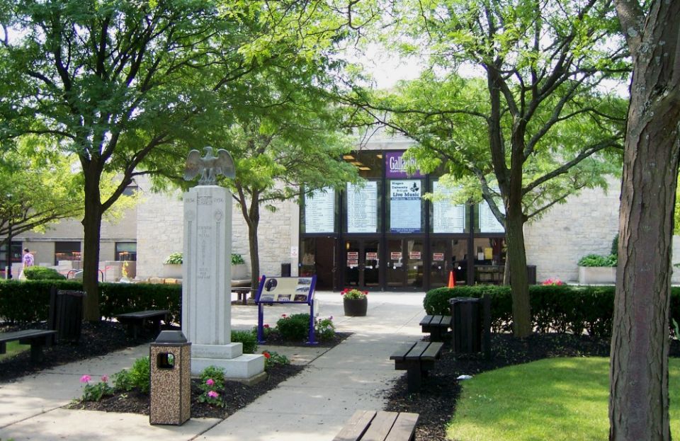 The main entrance to Niagara University´s Gallagher Center, which houses athletics offices and basketball courts (Wikimedia Commons/Banderas)