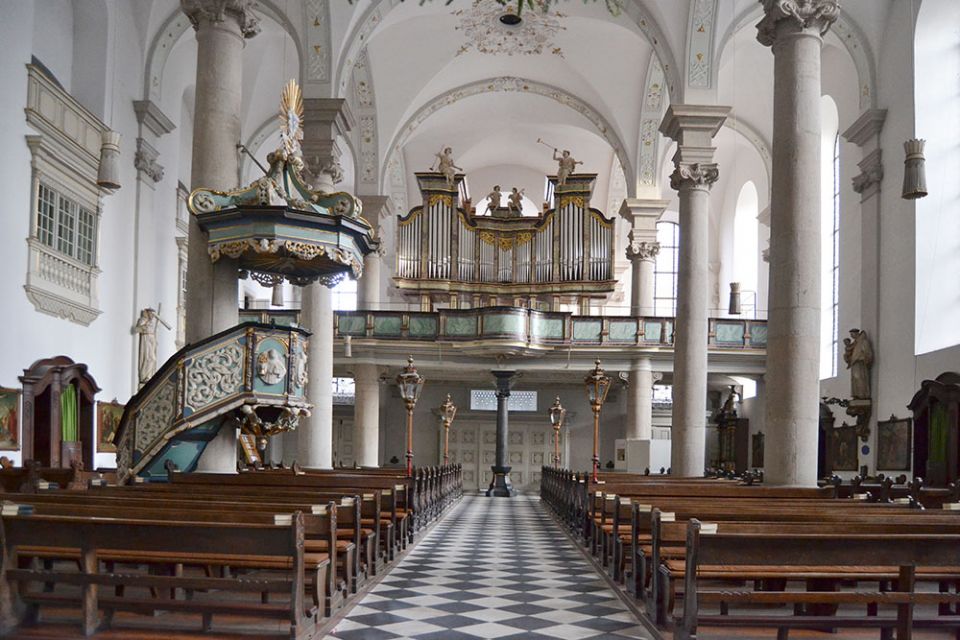 Interior of the Church of St. Maximilian in Düsseldorf, Germany (Wikimedia Commons/Maxplatz)