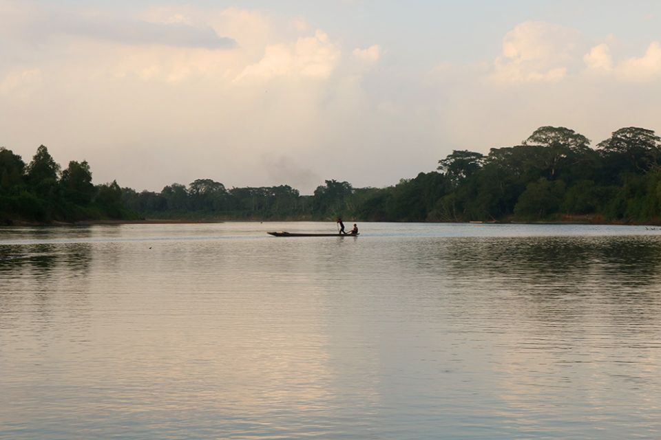 A Miskito Indigenous person paddles a canoe on the Patuca River in Honduras. (Wikimedia Commons/Marcio Martínez) A Miskito Indigenous person paddles a canoe on the Patuca River in Honduras. (Wikimedia Commons/Marcio Martínez)