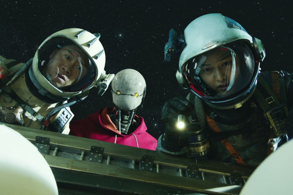 Jin Seon-kyu, Yoo Hai-jin and Song Joong-ki in a scene from "Space Sweepers" by director Jo Sung-hee (Netflix) Jin Seon-kyu, Yoo Hai-jin and Song Joong-ki in a scene from "Space Sweepers" by director Jo Sung-hee (Netflix)