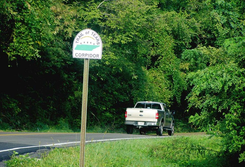 A truck passes a sign marking the Trail of Tears on U.S. Route 41 in Tennessee in 2010. (Wikimedia Commons/Chris Light)