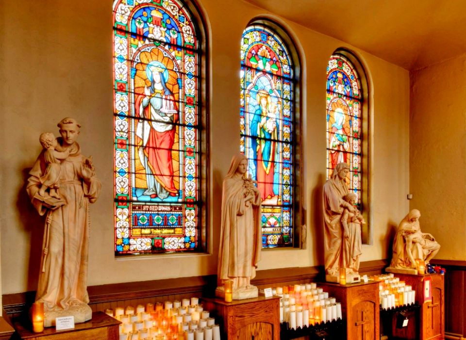 Statuary and stained-glass windows at St. Stanislaus Kostka Church in Pittsburgh: An evening Mass on the first Friday of every month has been attracting young people to the church. (Wikimedia Commons/Bestbudbrian) Statuary and stained-glass windows at St. Stanislaus Kostka Church in Pittsburgh: An evening Mass on the first Friday of every month has been attracting young people to the church. (Wikimedia Commons/Bestbudbrian)