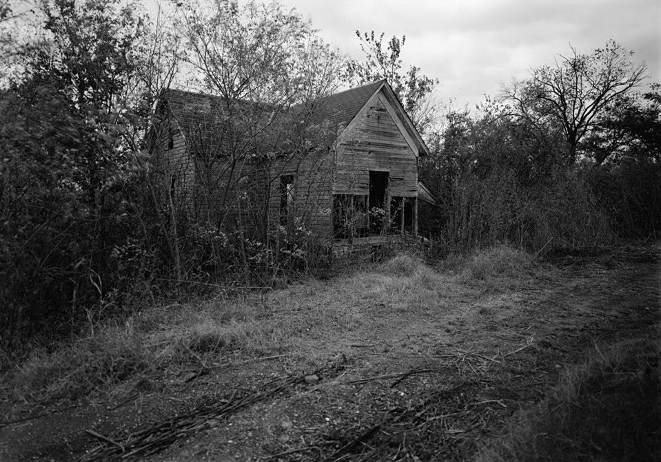 The birthplace of Woody Guthrie in Okemah, Oklahoma (Wikimedia Commons/Library of Congress, Prints and Photograph Division, Historic American Buildings Survey: HABS OKLA,54-OKE.V,1-1) The birthplace of Woody Guthrie in Okemah, Oklahoma (Wikimedia Commons/Library of Congress, Prints and Photograph Division, Historic American Buildings Survey: HABS OKLA,54-OKE.V,1-1)