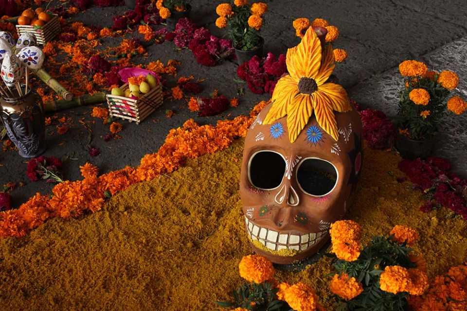 Dia de Los Muertos skull (Wikimedia Commons/TanyaCh Sa)