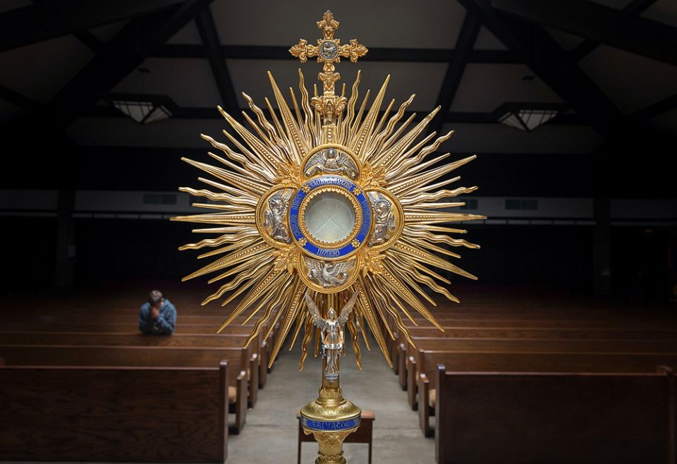 A monstrance holds the Eucharist at a church in Colorado. (Unsplash/Josh Applegate)