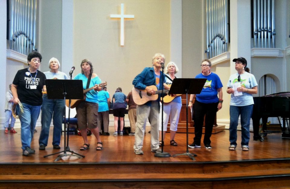 Co-organizer Betsy Rose leads a pre-demonstration prayer and song rehearsal. (Tom Webb) Co-organizer Betsy Rose leads a pre-demonstration prayer and song rehearsal. (Tom Webb)