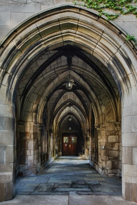 An archway that runs along Bond Chapel, adjacent to the University of Chicago Divinity School (Wikimedia Commons/Don Burkett)