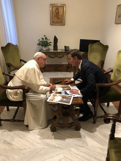 A still from the movie "Francesco" showing the first meeting between Pope Francis and Juan Carlos Cruz in April 2018 (©"Francesco")