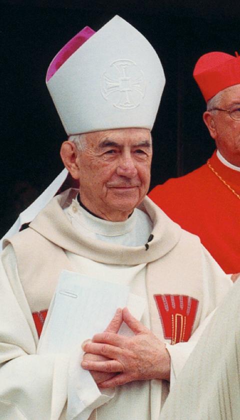 Archbishop John R. Quinn in 2004 (CNS/Catholic Weekly/Brett McLaughlin) Archbishop John R. Quinn in 2004 (CNS/Catholic Weekly/Brett McLaughlin)