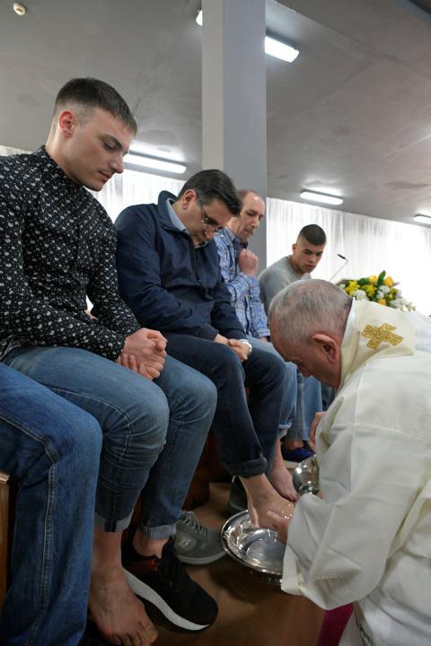 Pope Francis Foot Washing Ritual: A Powerful Gesture of Humility and Service