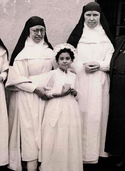 Hna. Consuelo Morales, durante su primera comunión en 1956 Morales, durante su primera comunión en 1956. A los 10 años comenzó a dar clases de catecismo y luego fue voluntaria con las Misioneras Catequistas de los Pobres en Chipinque, Nuevo León. (Foto: cortesía Consuelo Morales)