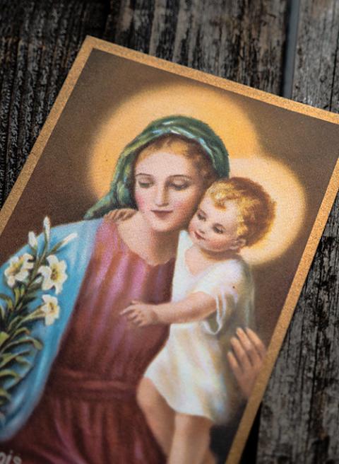 Madonna and Child holy card on a wooden background (Unsplash/Pro Church Media)