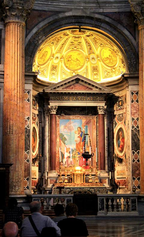The Altar of St. Joseph in St. Peter's Basilica in 2011 (Wikimedia Commons/Karelj)