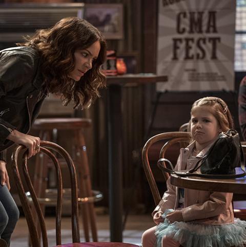 Katharine McPhee as Bailey and Pyper Braun as Chloe in an episode of "Country Comfort" (Netflix © 2021/Ali Goldstein)