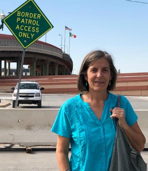 Heidi Cerneka on the El Paso side of the Paso del Norte bridge, which is one of the busiest ports of entry from Mexico to the United States (Meinrad Scherer Emunds)