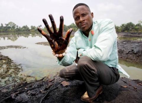 A man holds up an oil-covered hand in the Niger Delta area, May 30. 2019. (Wikimedia Commons/Ucheke) A man holds up an oil-covered hand in the Niger Delta area, May 30. 2019. (Wikimedia Commons/Ucheke)