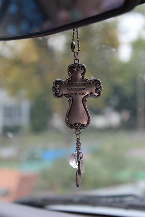 Cross in Dr. Richard Paat's car (Kate Oatis) Cross in Dr. Richard Paat's car (Kate Oatis)