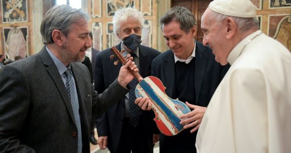 Pope praises projects to recycle objects, reintegrate people into society