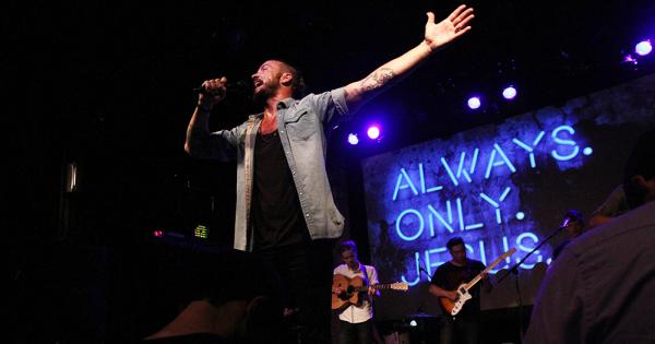 Hillsong: A church with rock concerts and 2m followers - BBC News